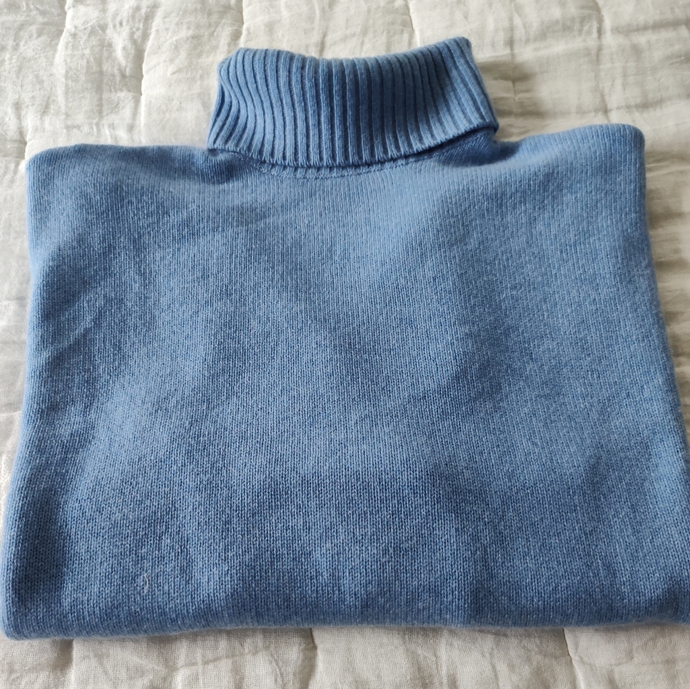 Oversized thick cashmere turtleneck sweater,bright blue, size L/XL, perfect .